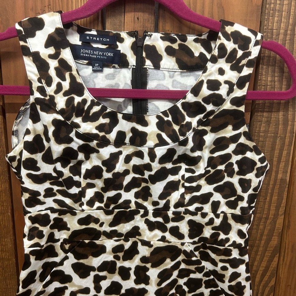 Jones New York size 2 petite leopard dress - Picture 5 of 9